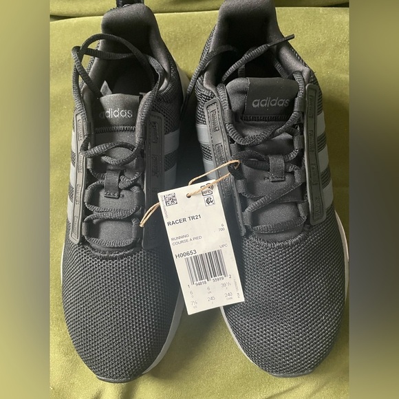 NEW Adidas Women’s Running Shoe - Picture 2 of 10